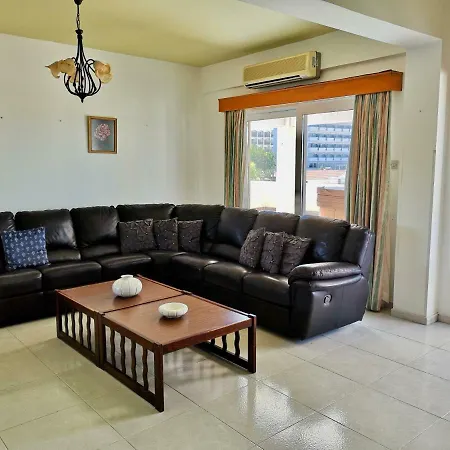 公寓 Larnaka Luxury Sea View Penthouse